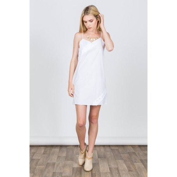 Boutique Dresses & Skirts - Women's Stay Chic & Comfortable in this Casual Cross Detailed Button Dress